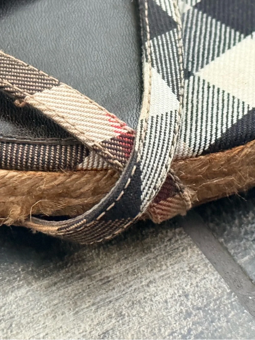 Stunning Burberry Black & White Plaid Crisscross Flat Espadrille Sandals 38 eu - Picture 5 of 11